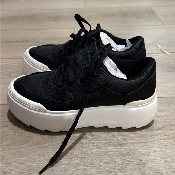 UGG Marin Mega Lace - Picture 2 of 5